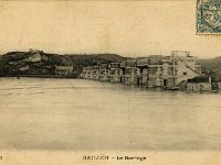Barrage de rgulation dit "Eiffel"  Dans le fond  gauche, la Vieille tour et l'peron rocheux de la butte de Chteauneuf abritant la sacristie troglodyte de la chapelle St-Martin.