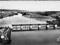 Barrage de rgulation dit "Eiffel"  Situation exceptionnelle : le niveau du fleuve est trs bas, les berges sont dcouvertes, et les niveaux amont et aval sont identiques (pas de chute en sortie du barrage).