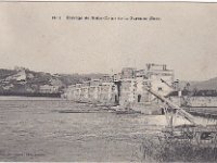 Barrage de rgulation dit "Eiffel"  Dans le fond  gauche, la Vieille tour et l'peron rocheux de la butte de Chteauneuf abritant la sacristie troglodyte de la chapelle St-Martin.