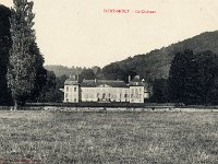 Chteau de la Motte  Vue du ct sud, prise des bords de Seine ; sur la droite, le pigeonnier.