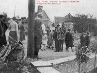 Procession des Charitons  Procession des Charitons au croisement de la rue de Chteauneuf et de la rue du Barrage.