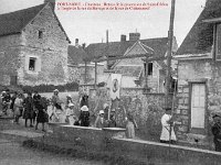 Procession des Charitons  Procession des Charitons au croisement de la rue de Chteauneuf et de la rue du Barrage.