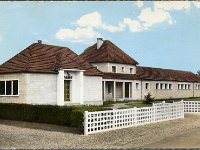 Grande rue  Mairie et coles maternelle et primaire sises au n75, construites dans les annes 1950 | La mairie, aujourd'hui tranforme en bibliothque communale, a t transfre dans l'ancien presbytre au 87 Grande rue en mai 2004.