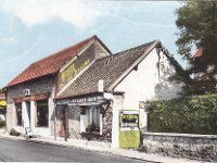 Grande rue  Vue en direction des Andelys | L'picerie "G" et le caf-bar-htel du barrage sise au n130 dans les annes 70.