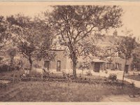 Grande rue  Maison "La Closerie" sise au n138 vue ct jardin, proprit d'Andr Castelot jusqu'en 2004.