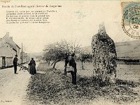 "Gravier de Gargantua"  Class monument historique depuis le 10 janvier 1923. | Lors des travaux d'largissement de la route  la fin du XIXe l'arrire grand oncle du Comte du Douet de Graville a demand que l'on dplace le gravier de quelques mtres tout en respectant scrupuleusement son orientation primitive afin d'viter sa destruction.
