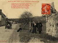 "Gravier de Gargantua"  Class monument historique depuis le 10 janvier 1923. | Lors des travaux d'largissement de la route  la fin du XIXe l'arrire grand oncle du Comte du Douet de Graville a demand que l'on dplace le gravier de quelques mtres tout en respectant scrupuleusement son orientation primitive afin d'viter sa destruction.