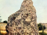 "Gravier de Gargantua"  Class monument historique depuis le 10 janvier 1923. | Lors des travaux d'largissement de la route  la fin du XIXe l'arrire grand oncle du Comte du Douet de Graville a demand que l'on dplace le gravier de quelques mtres tout en respectant scrupuleusement son orientation primitive afin d'viter sa destruction.