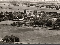 Vues gnrales et vie communale  Vue de la cte d'Annebault, au nord du village : le centre du village et l'glise St-Pierre et dans le fond, la Seine.